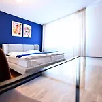 Rosengarten Fuerth, Moderne Serviced In Citylage, Ganze 50 M2, Nahe Nuernberg, Metro, Sauna, Fruehstueck & Parkplatz Appartamento *