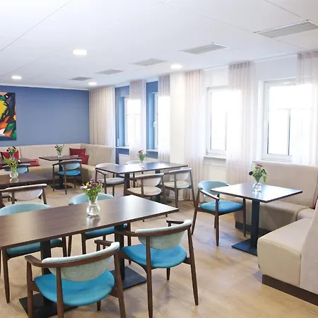 Apartment Rosengarten Fuerth, Moderne Serviced In Citylage, Ganze 50 M2, Nahe Nuernberg, Metro, Sauna