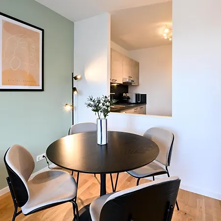 Rosengarten Fürth, Moderne Serviced In Citylage, Ganze 50 M2, Nahe Nürnberg, Metro, Sauna * Fürth